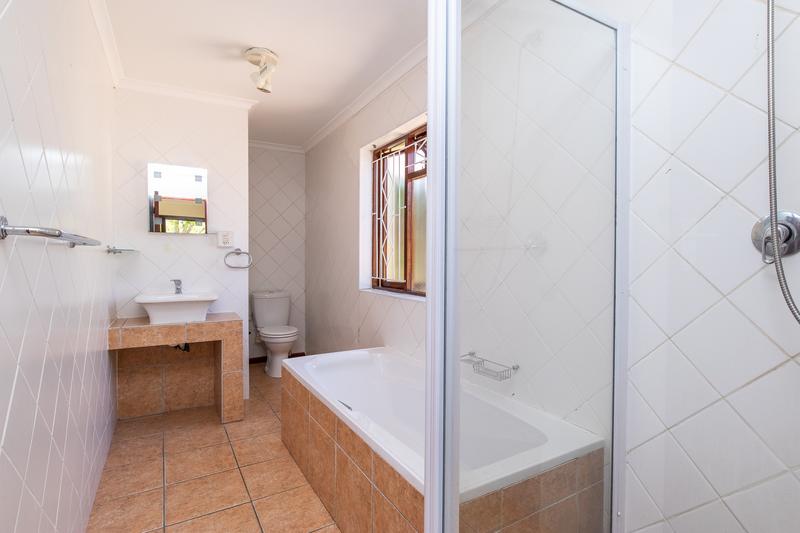 5 Bedroom Property for Sale in Bergvliet Western Cape